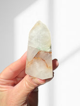 Load image into Gallery viewer, Northern Lights Quartz Point 12
