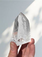 Load image into Gallery viewer, Clear Quartz Tocantin Point 17