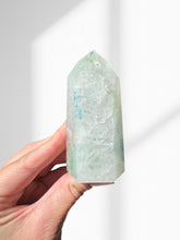 Load image into Gallery viewer, Northern Lights Quartz Point 16