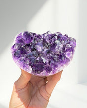 Load image into Gallery viewer, Amethyst Cupcake 02