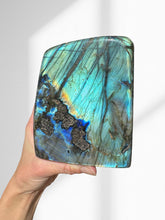 Load image into Gallery viewer, Labradorite Standing 04