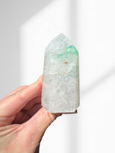 Load image into Gallery viewer, Northern Lights Quartz Point 11