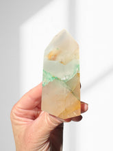 Load image into Gallery viewer, Northern Lights Quartz Point 06