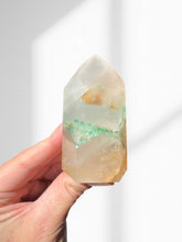 Load image into Gallery viewer, Northern Lights Quartz Point 06