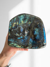 Load image into Gallery viewer, Labradorite Standing 03