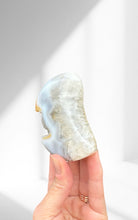 Load image into Gallery viewer, Agate Moon 05