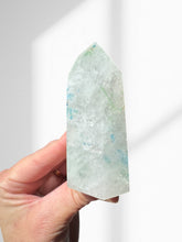 Load image into Gallery viewer, Northern Lights Quartz Point 16