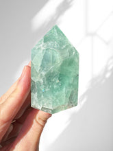 Load image into Gallery viewer, Fluorite Point 16