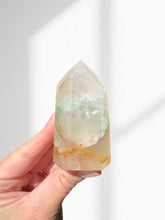 Load image into Gallery viewer, Northern Lights Quartz Point 06