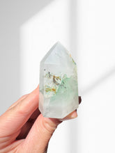 Load image into Gallery viewer, Northern Lights Quartz Point 13