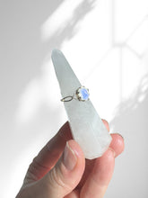 Load image into Gallery viewer, Clear Quartz Ring