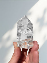 Load image into Gallery viewer, Clear Quartz Tocantin Point 18