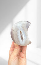 Load image into Gallery viewer, Agate Moon 08