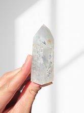 Load image into Gallery viewer, Northern Lights Quartz Point 15