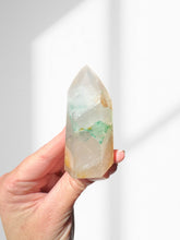 Load image into Gallery viewer, Northern Lights Quartz Point 06