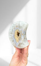 Load image into Gallery viewer, Agate Moon 03