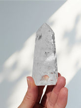 Load image into Gallery viewer, Clear Quartz Tocantin Point 27