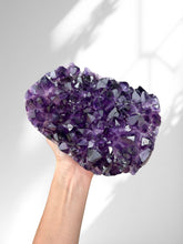 Load image into Gallery viewer, Amethyst Cupcake 06