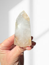 Load image into Gallery viewer, Northern Lights Quartz Point 12