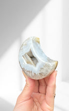 Load image into Gallery viewer, Agate Moon 05