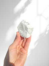Load image into Gallery viewer, Rough Howlite Polished Point