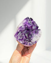 Load image into Gallery viewer, Amethyst Cupcake 03
