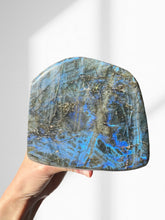 Load image into Gallery viewer, Labradorite Standing 03