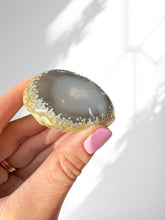 Load image into Gallery viewer, Agate Enhydro 16