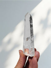 Load image into Gallery viewer, Clear Quartz Tocantin Point 26