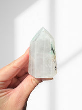 Load image into Gallery viewer, Northern Lights Quartz Point 04