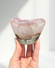 Load image into Gallery viewer, Amethyst Cupcake 04