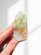 Load image into Gallery viewer, Northern Lights Quartz Point 14