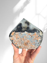 Load image into Gallery viewer, Rough Agate Polished Point