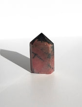 Load image into Gallery viewer, Rhodonite Point 07
