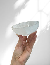 Load image into Gallery viewer, Selenite Charging Dish | medium