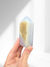 Load image into Gallery viewer, Agate Point 18