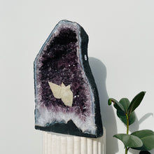 Load image into Gallery viewer, Amethyst Geode | 32.77kg