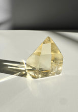 Load image into Gallery viewer, Citrine Point 36
