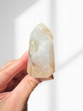 Load image into Gallery viewer, Northern Lights Quartz Point 12

