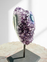 Load image into Gallery viewer, Amethyst Druzy 25
