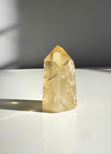 Load image into Gallery viewer, Citrine Point 32
