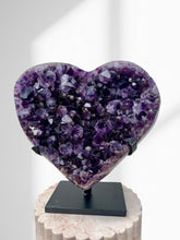 Load image into Gallery viewer, Large Amethyst Heart 04
