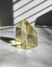 Load image into Gallery viewer, Citrine Point 41

