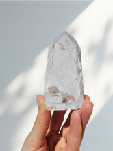 Load image into Gallery viewer, Clear Quartz Tocantin Point 25

