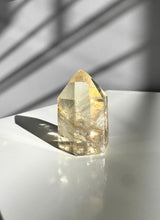 Load image into Gallery viewer, Citrine Point 25
