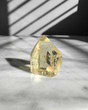 Load image into Gallery viewer, Citrine Point 40
