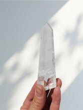 Load image into Gallery viewer, Clear Quartz Tocantin Point 26
