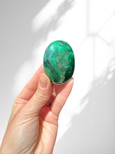 Load image into Gallery viewer, Malachite Palmstone
