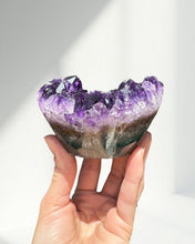 Load image into Gallery viewer, Amethyst Cupcake 02
