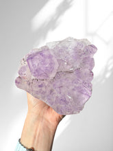 Load image into Gallery viewer, Amethyst Cupcake 18
